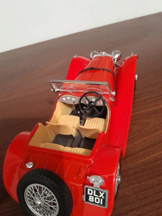 Jaguar SS 100  1/18