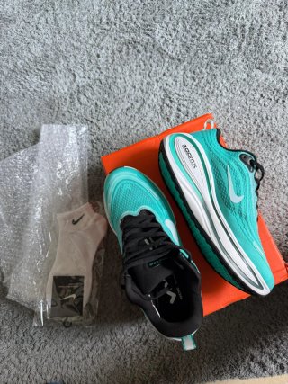 Zapatilla Nike vomero plus ZoomX Talla 42