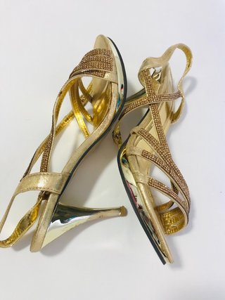 Tacones Dorados Mujer