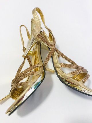 Tacones Dorados Mujer