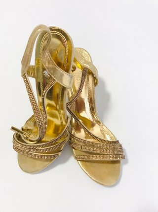 Tacones Dorados Mujer