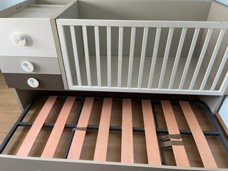 Cuna convertible y cambiador infantil
