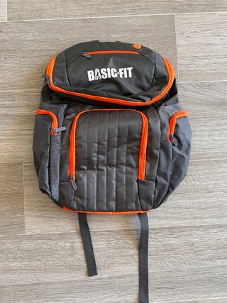 Mochila Basic-Fit gris y Naranja sin usar