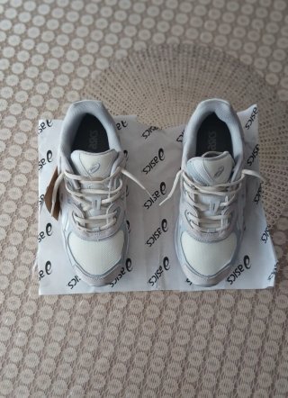 Zapatillas Asics gel nyc beige y gris