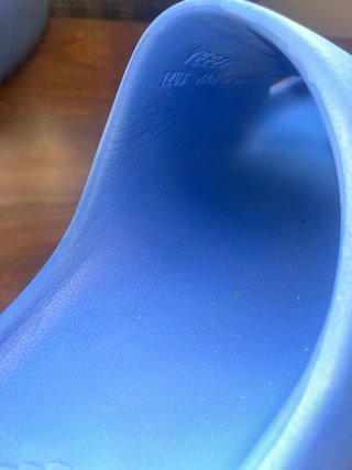 Yeezy Slide azules muy poco usadas