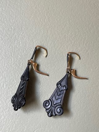 Preciosos pendientes luto