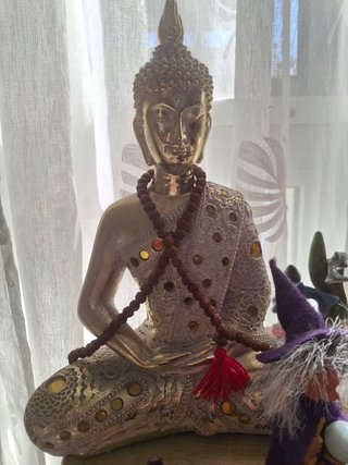 Figura Buda Sentado Dorado y Plateado