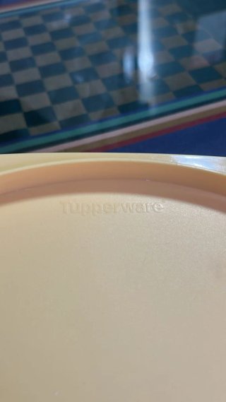 Quesera Tupperware Transparente y Amarilla