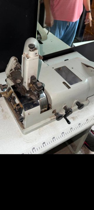 Máquina rebajadora de cuero