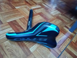 Tija y Sillín de bicicleta PRO azul y negro