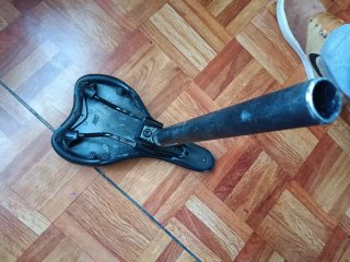 Tija y Sillín de bicicleta PRO azul y negro