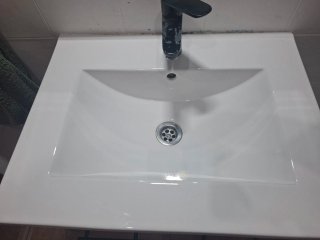 Mueble de baño con espejo y luz