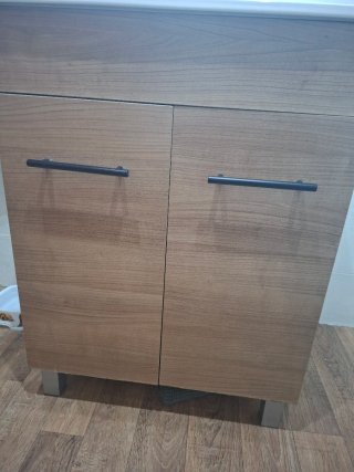 Mueble de baño con espejo y luz