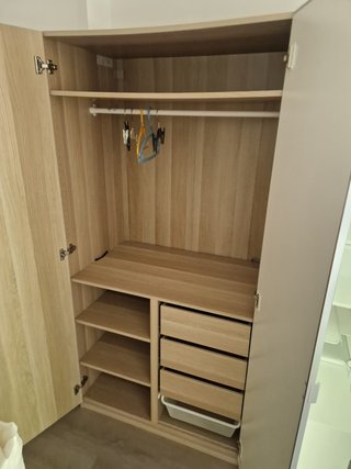Armario modular madera con espejo.