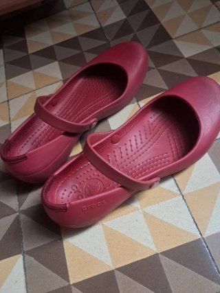 Crocs Burdeos Mujer Talla X