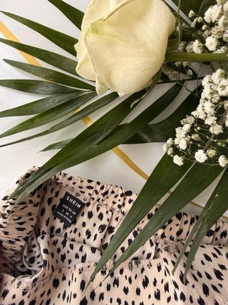 Falda estampada con volantes