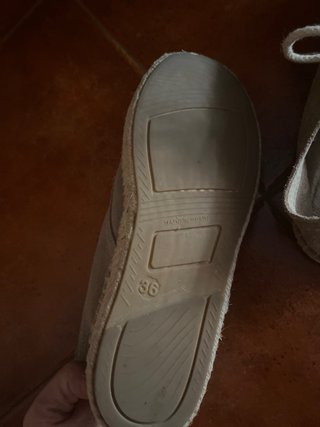 Zapatillas de esparto beige/gris usadas una vez.