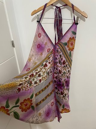 Vestido de seda estampado floral. Nuevo a estrenar