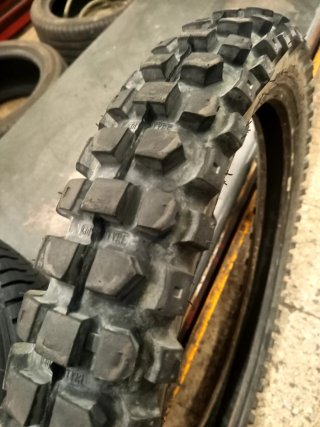 Neumático delantero Trail Goldentyre 823