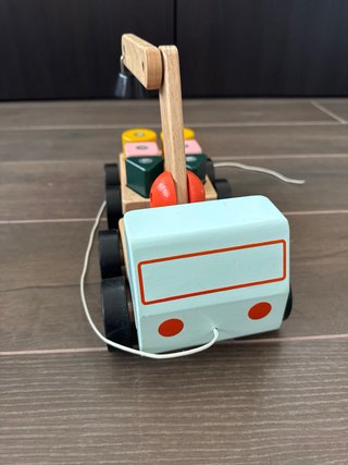 Camión grúa de madera IKEA UPPSTÅ
