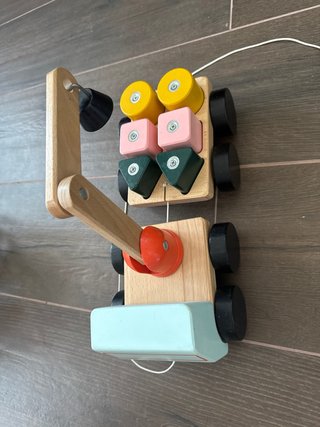 Camión grúa de madera IKEA UPPSTÅ