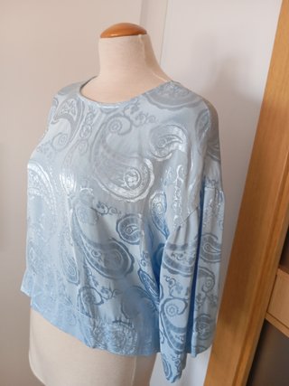 Blusa azul con estampado paisley Talla L