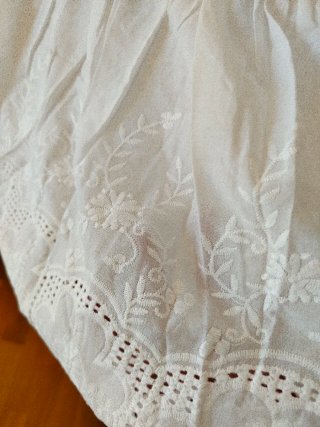 Falda larga blanca bordada Talla M