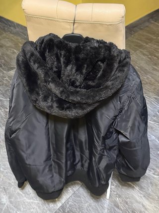 Chaqueta Zara reversible capucha negra