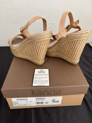 Sandalias Kanna Beige y Doradas