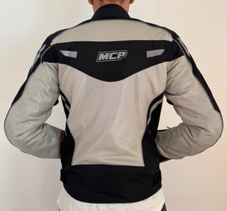 Chaqueta moto MCP negra y gris