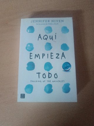 Aquí empieza todo (Holding up the Universe)