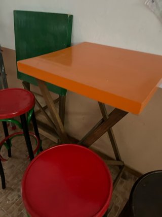 2Mesa y 3 Taburetes