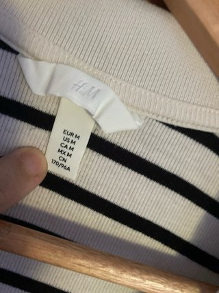 Camiseta H&M rayas blanca y negra Talla M