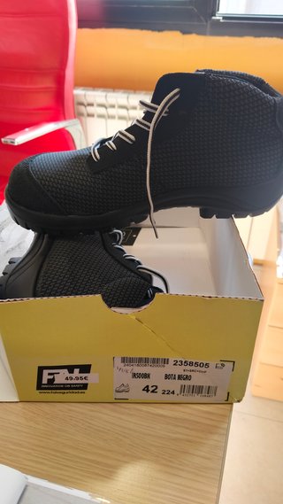 Bota de seguridad FAL IR500BK Talla 42 Negra