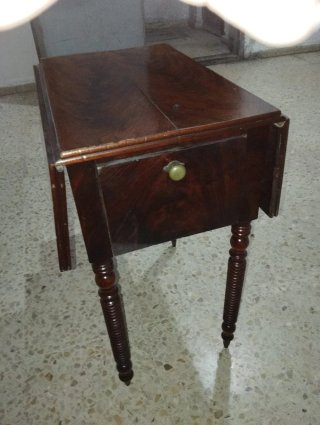 Mesa auxiliar victoriana costurera 1890