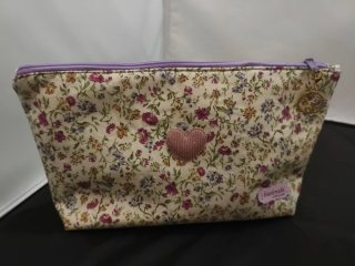 Neceser estampado floral y geométrico