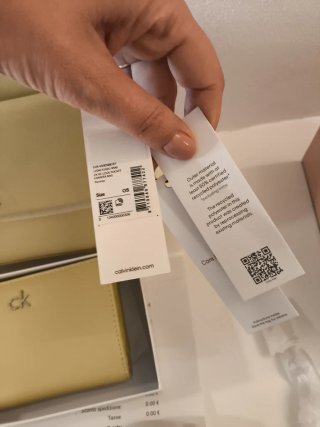 Borsa Calvin Klein e portafoglio giallo