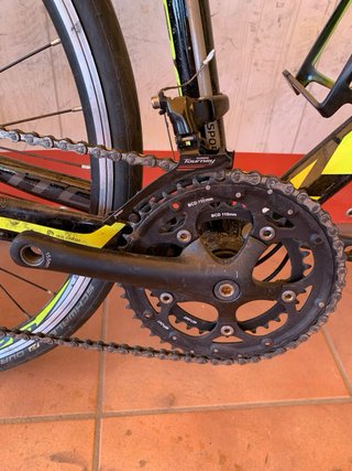 Bicicleta de carretera negra y amarilla niño niña