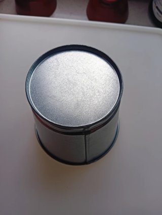 Maceta metálica azul y plateada