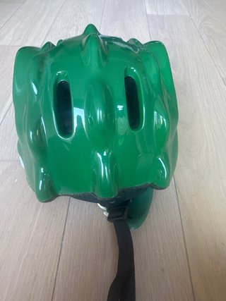 Casco bici infantil dinosaurio verde