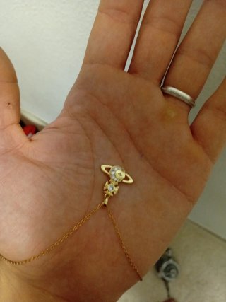 Collar Dorado con Colgante