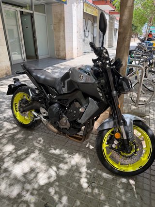 Yamaha MT-09 Naked Gris/Amarillo