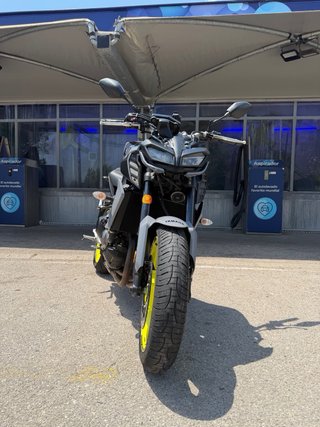 Yamaha MT-09 Naked Gris/Amarillo