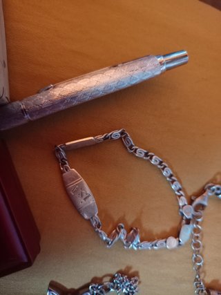 Pulsera de plata con placa grabada