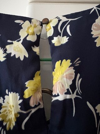 Vestido de verano floral azul y amarillo