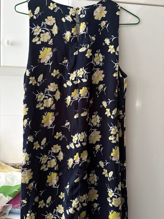 Vestido de verano floral azul y amarillo