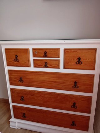Cómoda de madera y armario de dormitorio