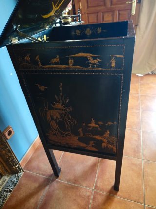 Gramófono antiguo decorado