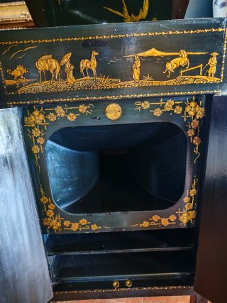 Gramófono antiguo decorado
