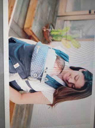 Cojín ergonómico para portabebés. Marca e